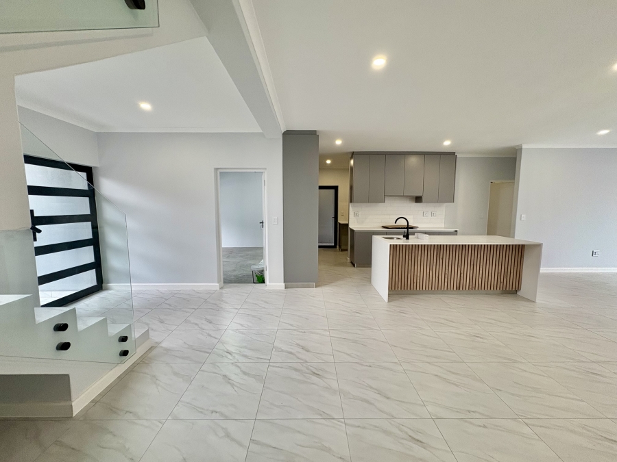 To Let 4 Bedroom Property for Rent in Sandown Western Cape